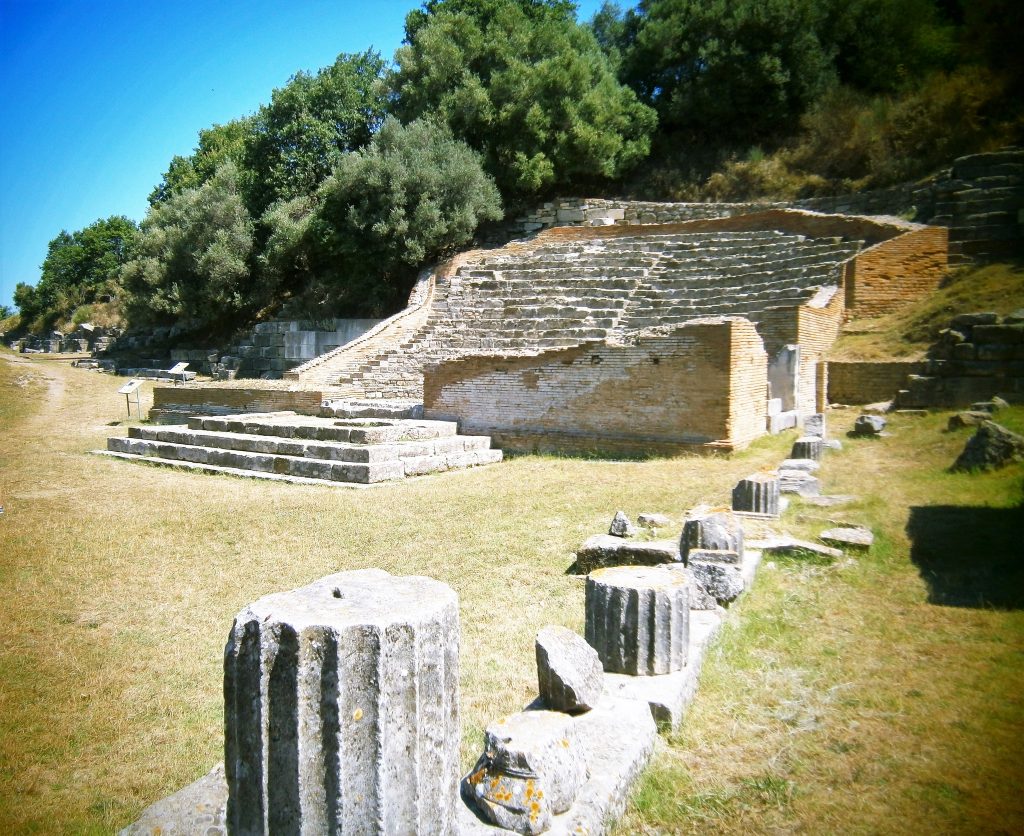 Apollonia - Odeon, v ktorom možno sedávala aj Octavianus