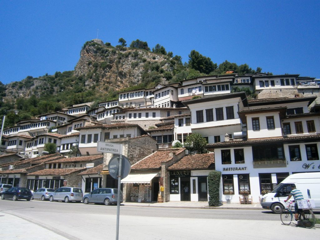 Berat - mesto tisícich okien